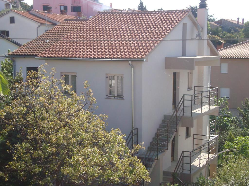 Apartments Marta Đảo Krk Ngoại thất bức ảnh