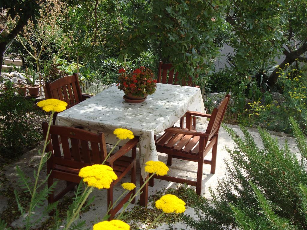 Apartments Marta Đảo Krk Ngoại thất bức ảnh