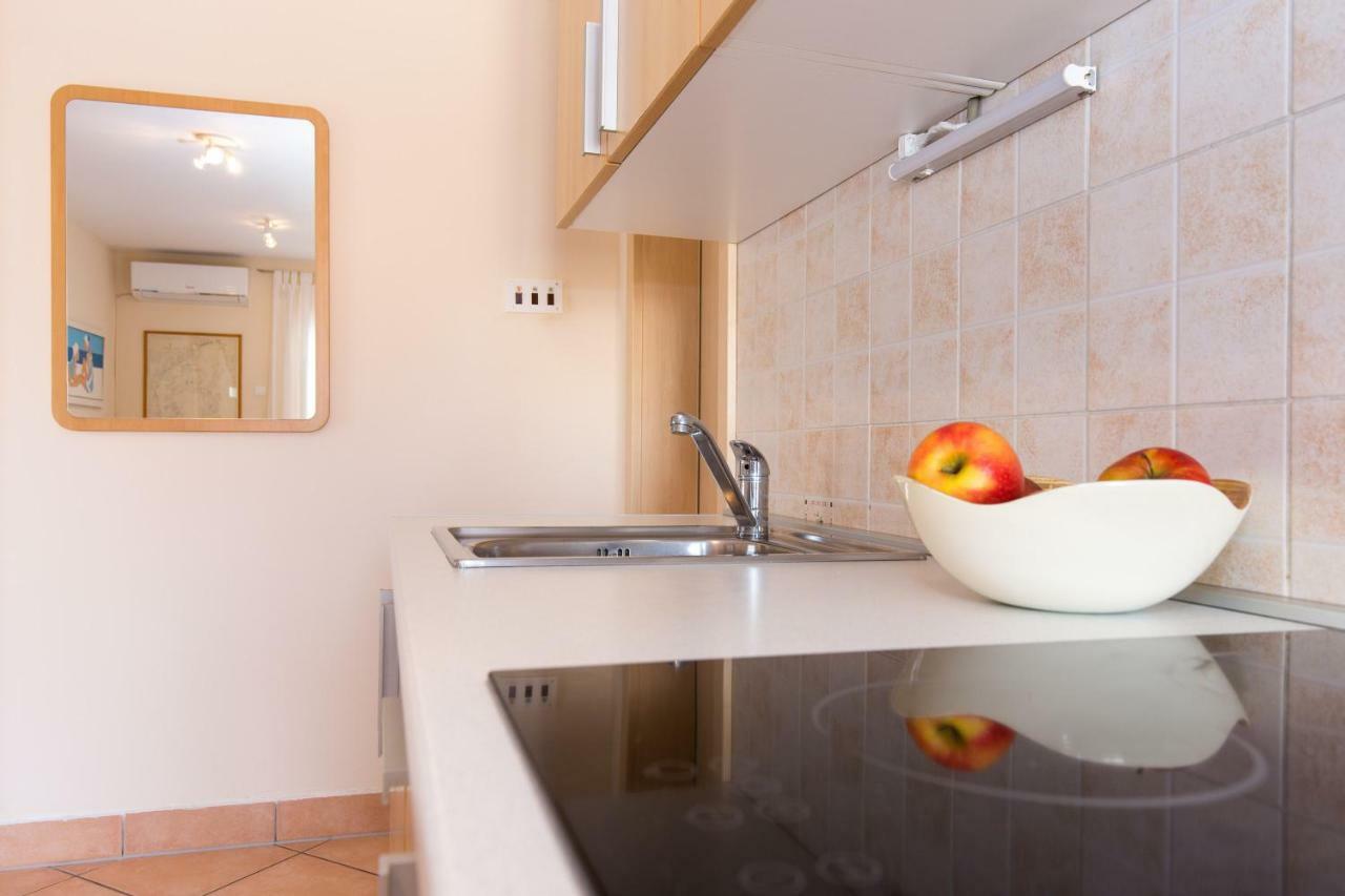 Apartments Marta Đảo Krk Ngoại thất bức ảnh