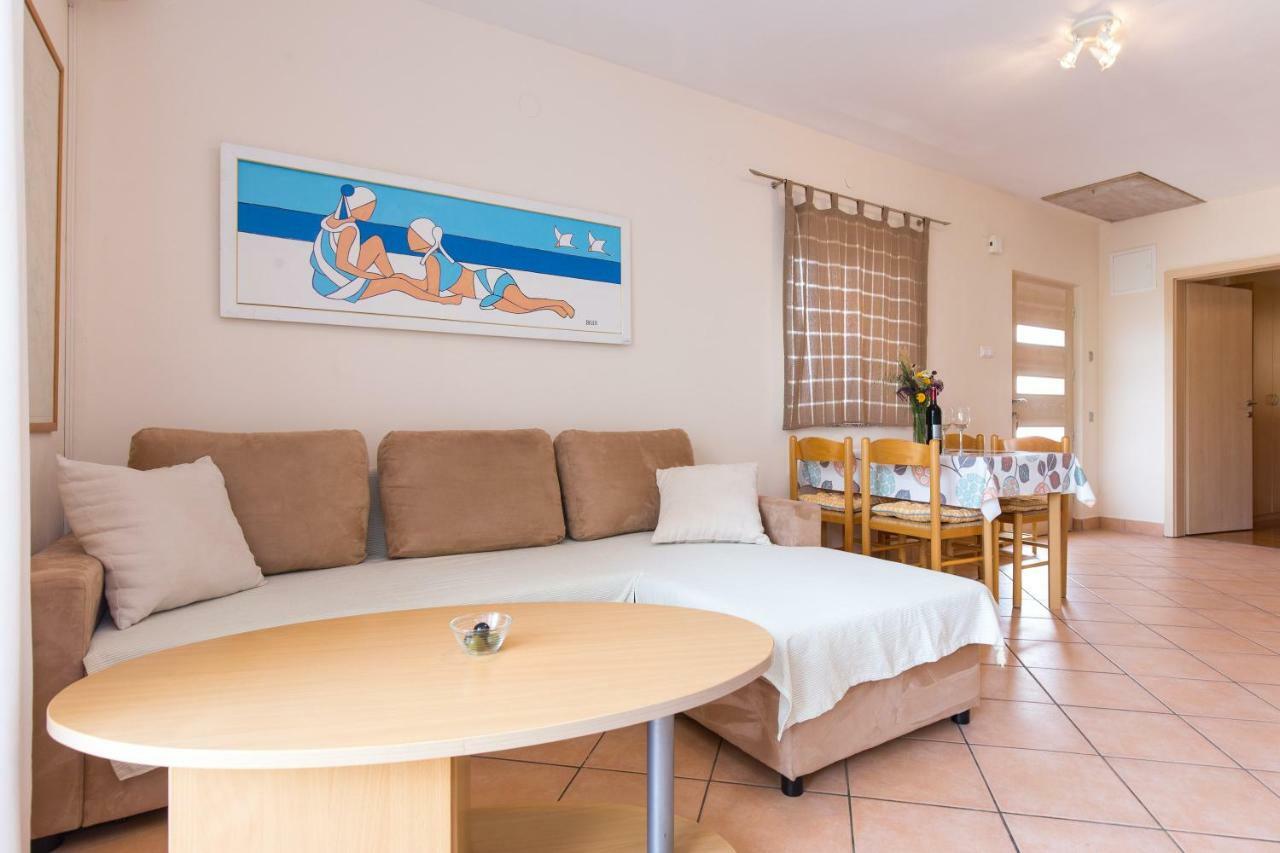 Apartments Marta Đảo Krk Ngoại thất bức ảnh