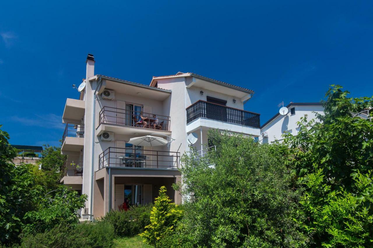 Apartments Marta Đảo Krk Ngoại thất bức ảnh