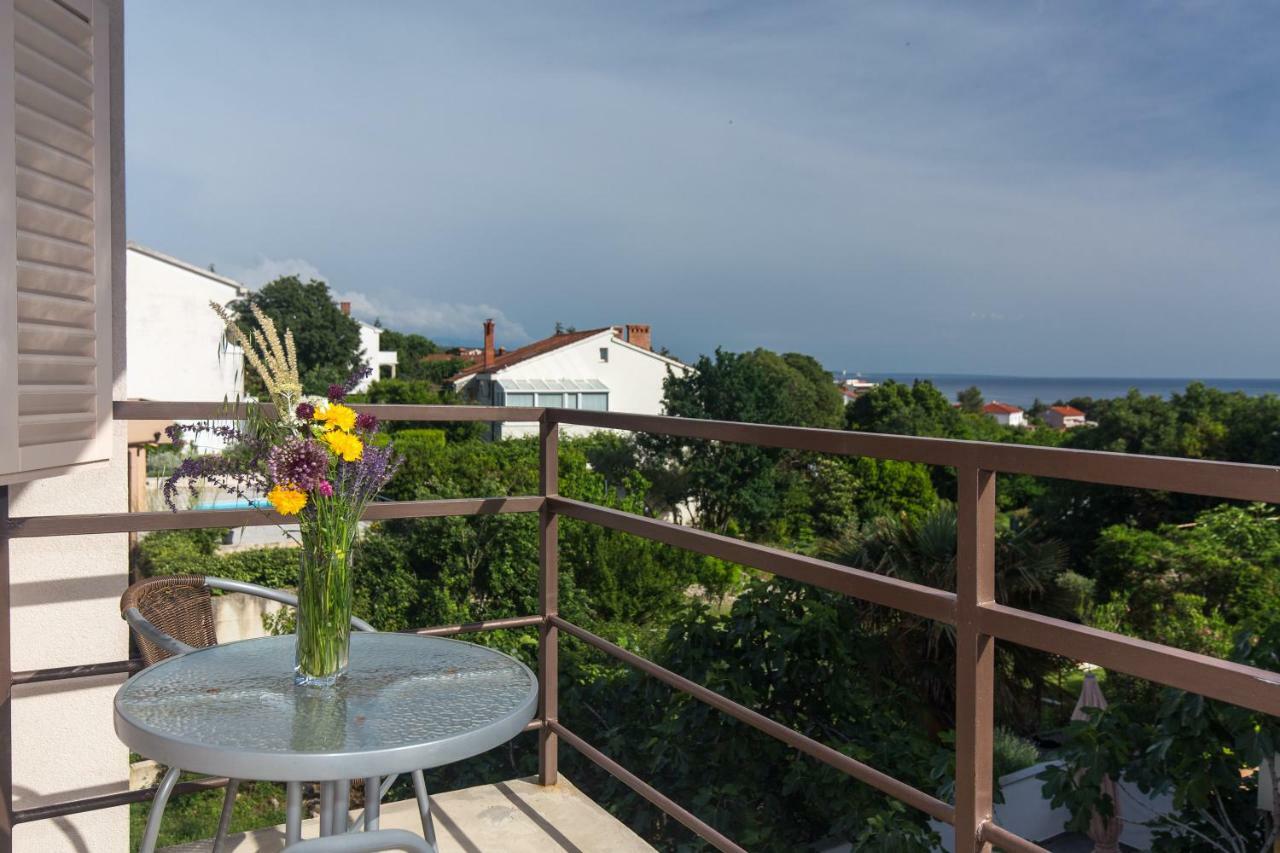 Apartments Marta Đảo Krk Ngoại thất bức ảnh