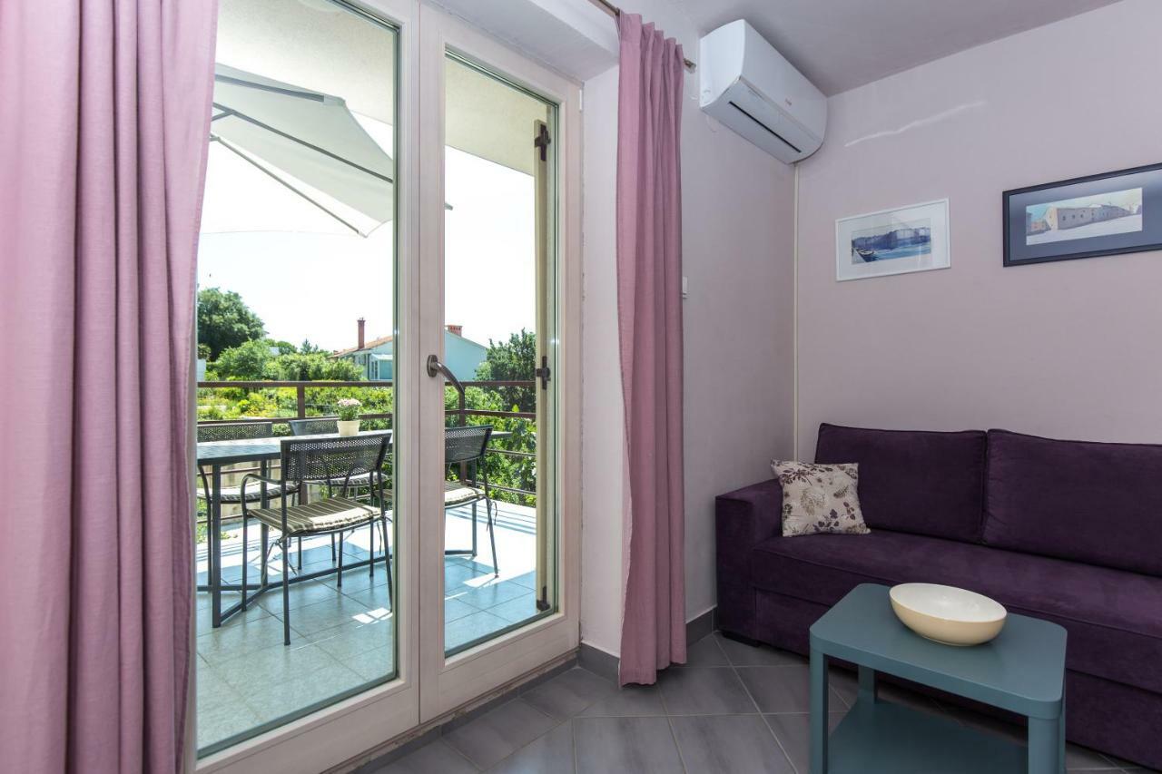 Apartments Marta Đảo Krk Ngoại thất bức ảnh