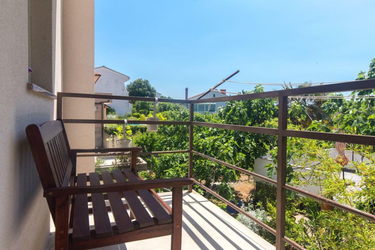 Apartments Marta Đảo Krk Ngoại thất bức ảnh