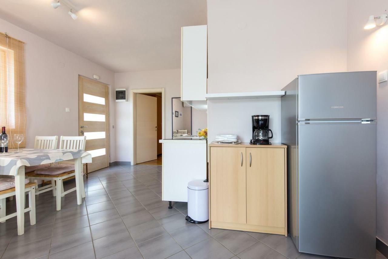Apartments Marta Đảo Krk Ngoại thất bức ảnh
